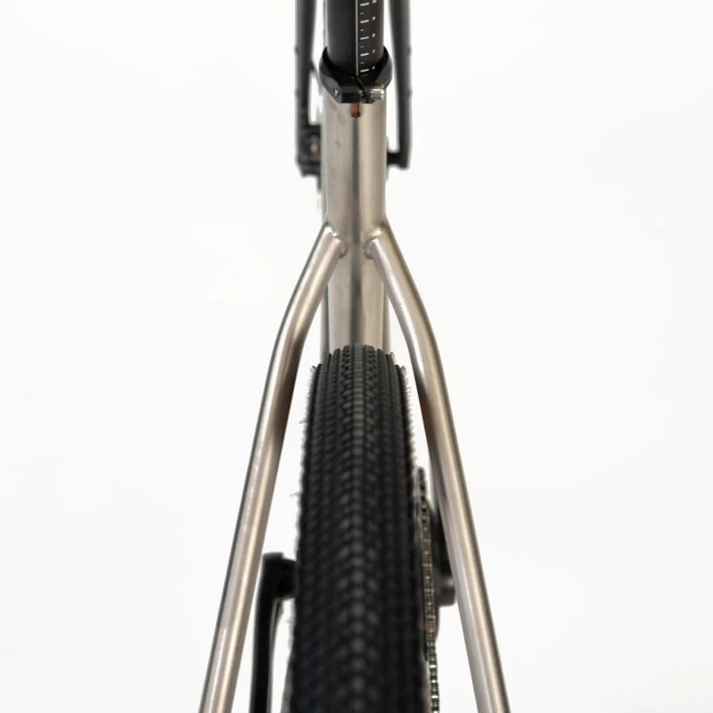 VELO GRAVEL TRIBAN GRVL 900 HOMME Cadre Titane 11 VELO GRAVEL TRIBAN GRVL 900 HOMME Cadre Titane – Image 9